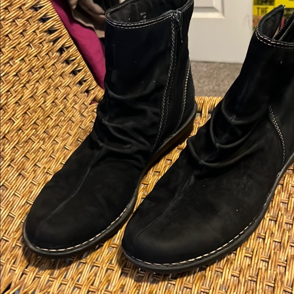 Clark’s Bendable Black Leather Boots